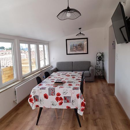 Logement Lumineux Avec Terrasse ラ・ロッシュ＝シュル＝ヨン エクステリア 写真