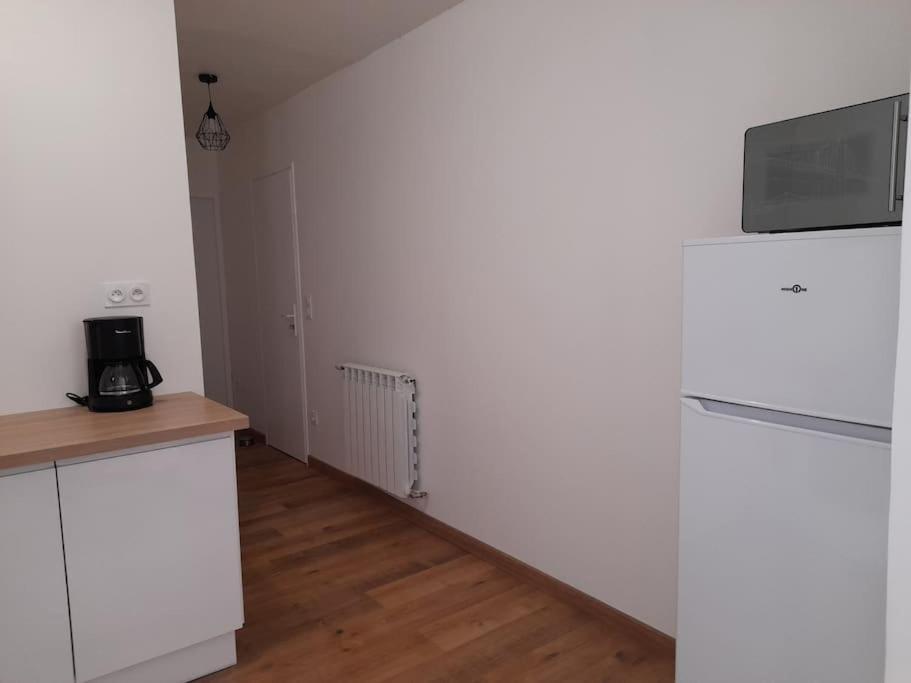 Logement Lumineux Avec Terrasse ラ・ロッシュ＝シュル＝ヨン エクステリア 写真