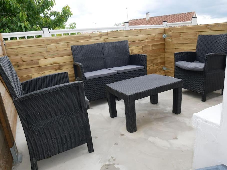 Logement Lumineux Avec Terrasse ラ・ロッシュ＝シュル＝ヨン エクステリア 写真