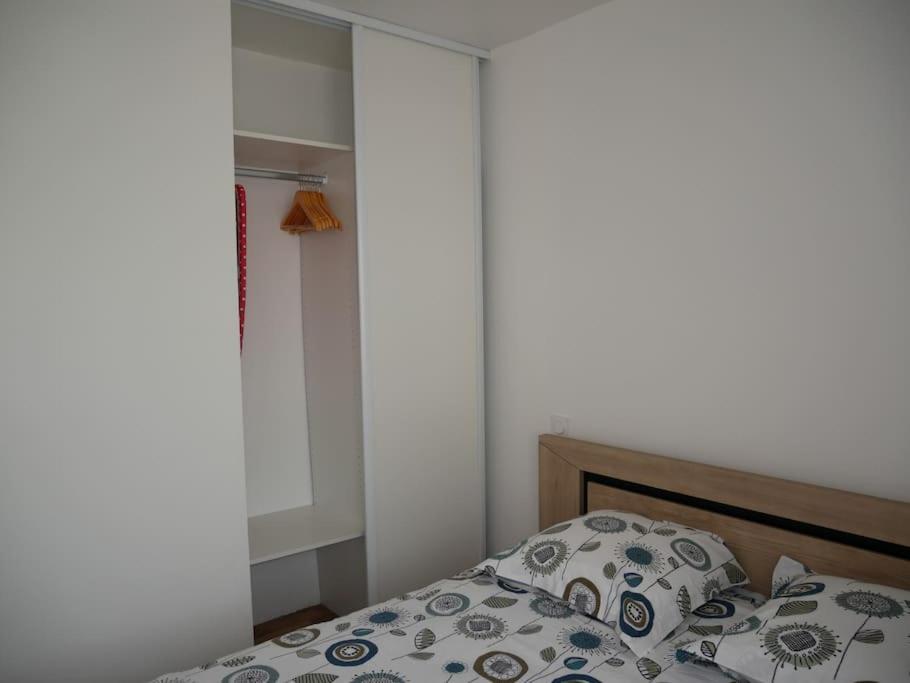 Logement Lumineux Avec Terrasse ラ・ロッシュ＝シュル＝ヨン エクステリア 写真