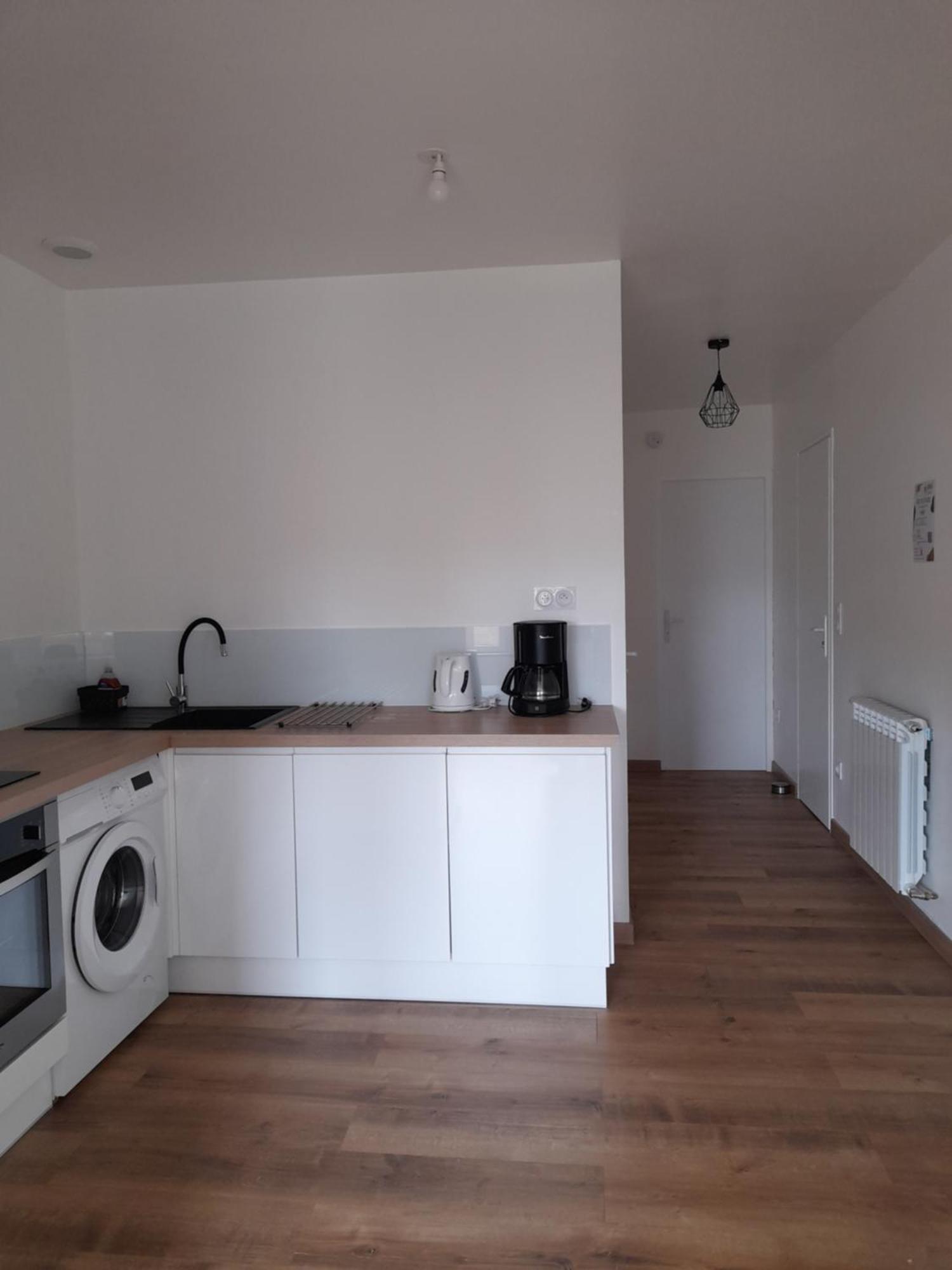 Logement Lumineux Avec Terrasse ラ・ロッシュ＝シュル＝ヨン エクステリア 写真